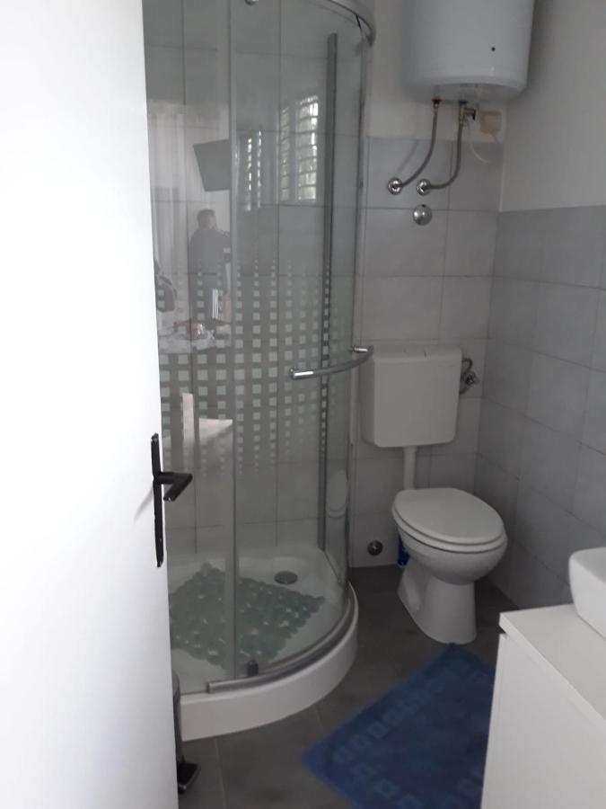 Milu Apartment Pirovac Exterior foto